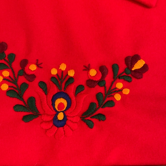 Beautiful red cape made in Hungry by Matyadesign - Picture 5 of 10